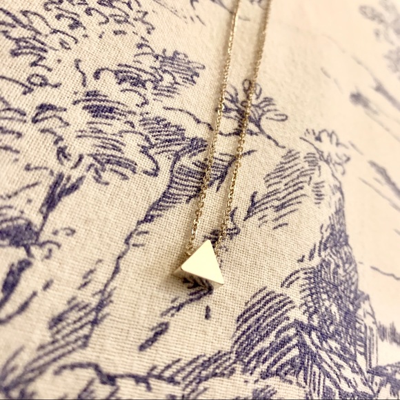 Triangle necklace - Picture 2 of 6